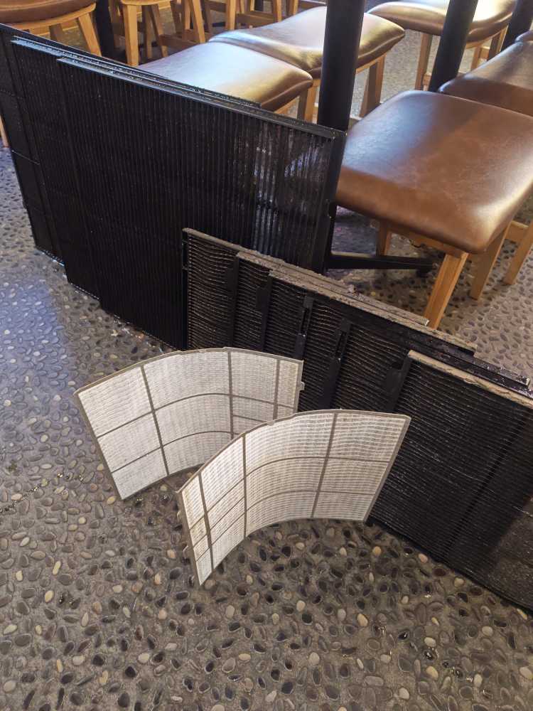 居酒屋 新橋店のエアコンフィルター洗浄